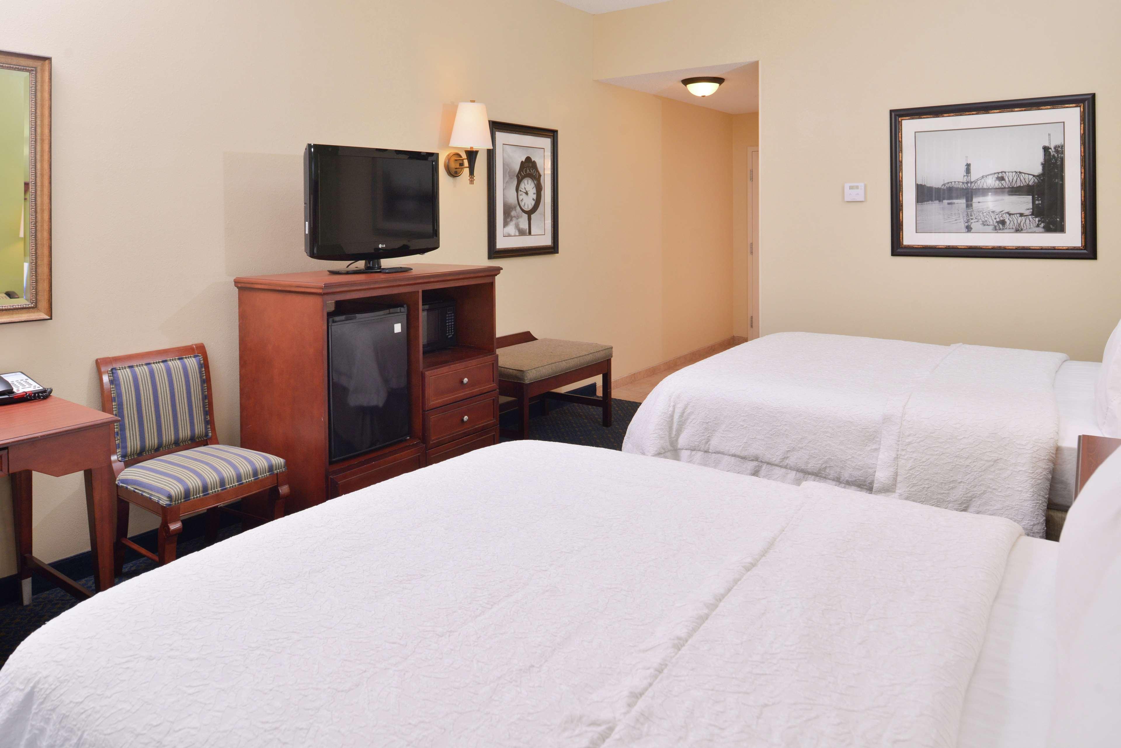 Hampton Inn Jackson-College Avenue Exterior photo